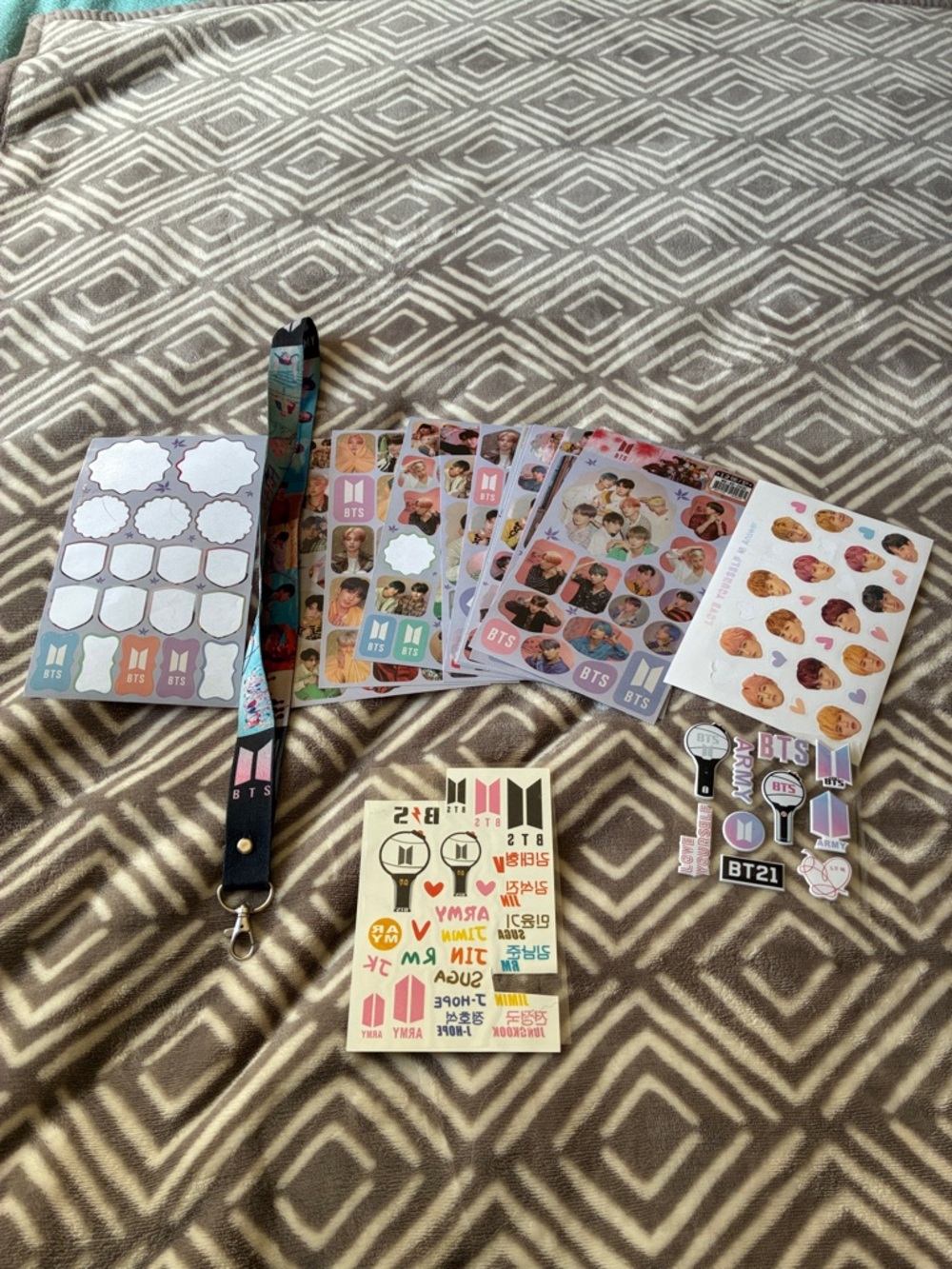 BTS Merch - Picture 3 of 4